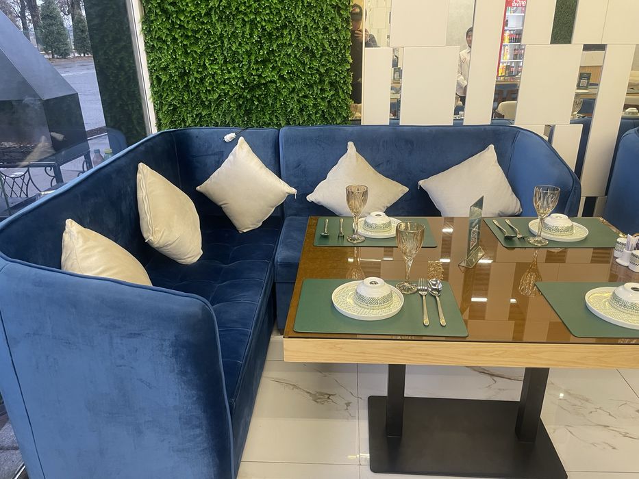 Столы и диваны для кафе и ресторанов