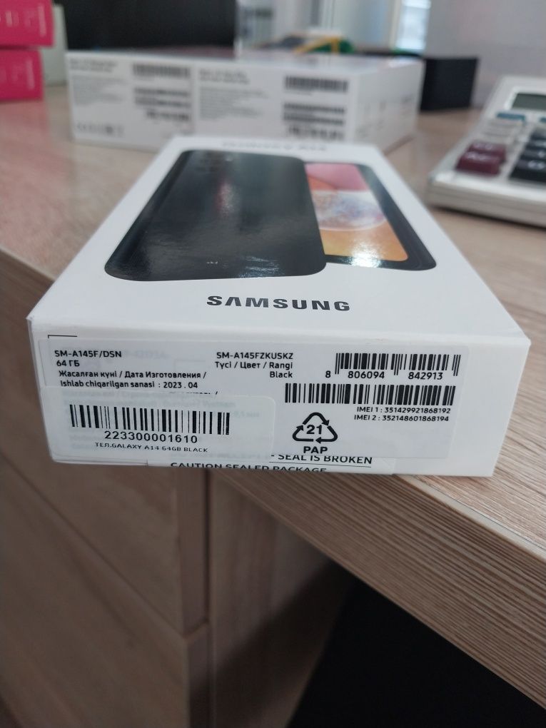 Продаётся Samsung A14 64GB Black, Green