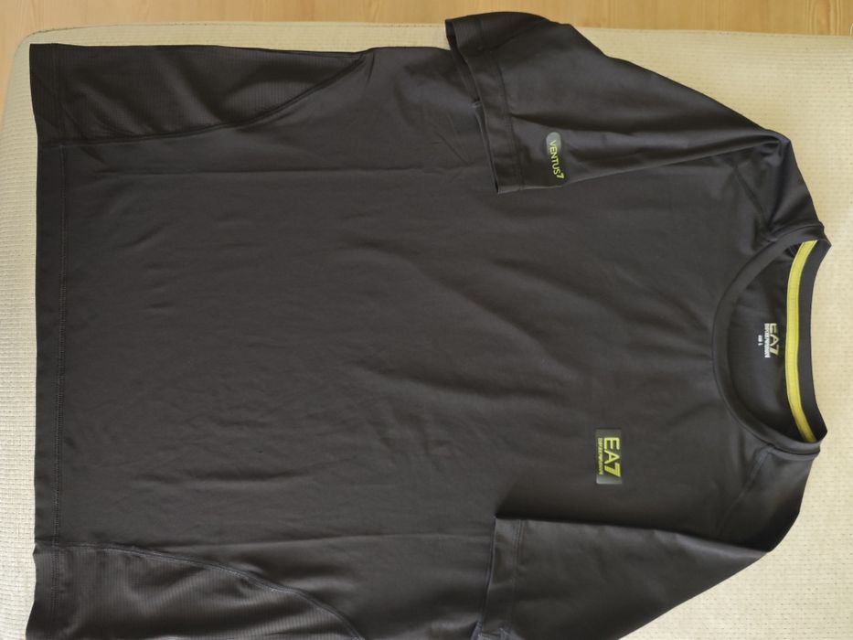 Тениска EA7 за спорт и ежедневието