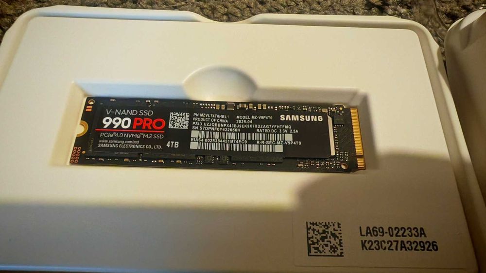 НОВО ! (SSD) Samsung 990 PRO 4TB, PCIe Gen 4.0 x4, NVMe, M.2