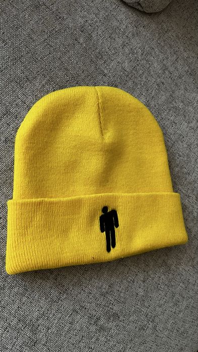 Яркая желтая шапочка