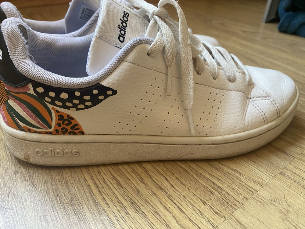 Обувки Adidas номер 39