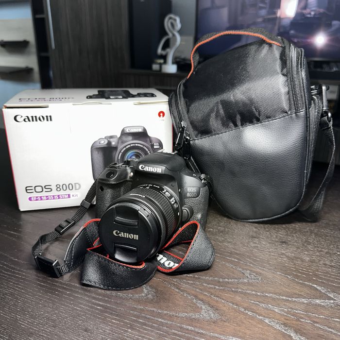 Canon EOS 800D + EF-S 18-55mm IS STM + нов статив Hama + чанта