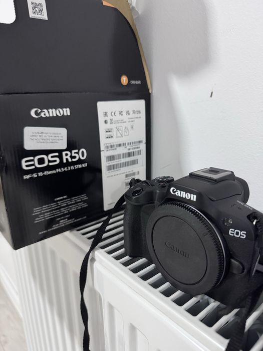 Vand aparat foto CANON EOS R50,cu obiectiv 18-45 mm