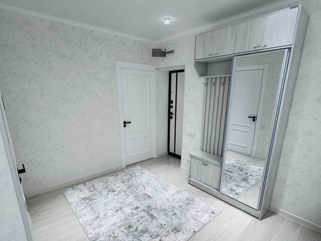 Продажа 2-х комнат квартира на Ц1 ор-р Памятник Шастри/64-школа