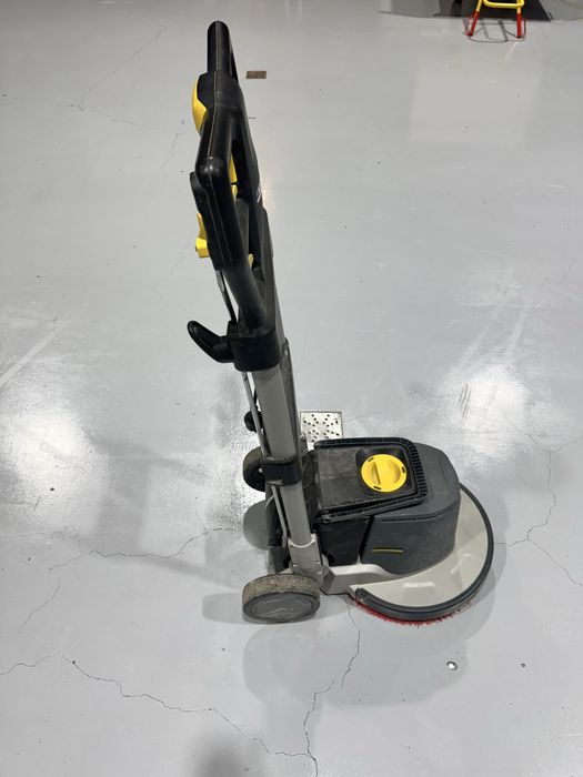 Masina de curatat podele  Karcher