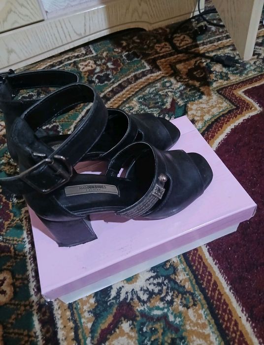 Oyoq kiyim  ayollar uchun