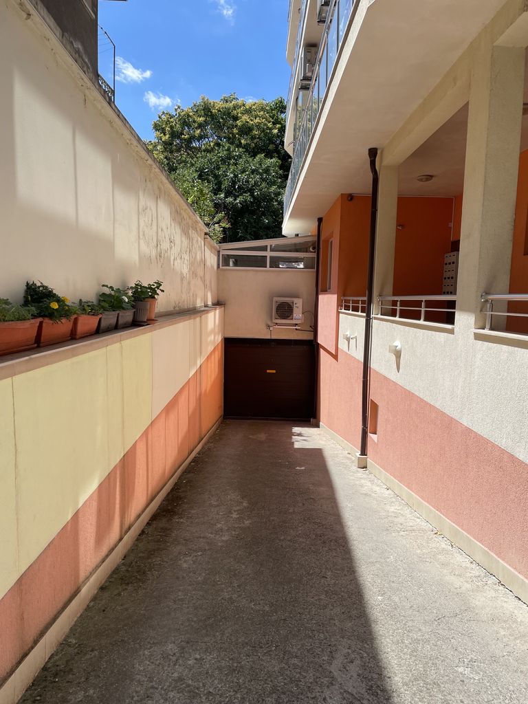 Дава се под наем Гараж / Паркомясто в Стара Загора, Център - 16 кв.м за 69 € - Снимка #1