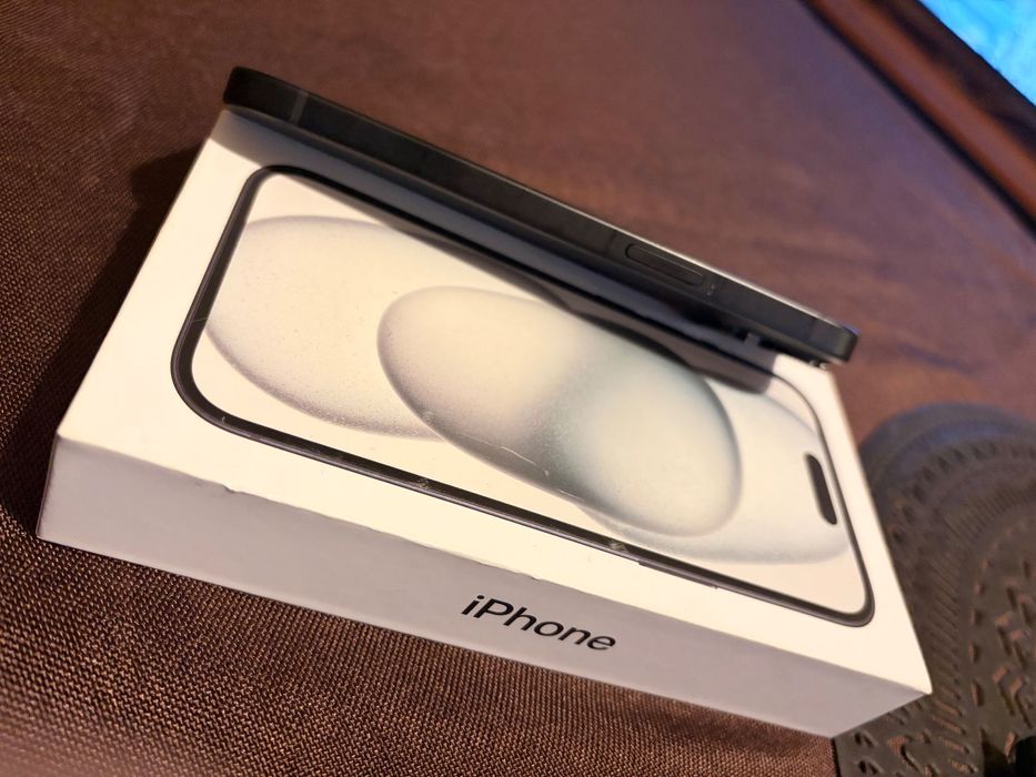 iPhone 15,128GB.