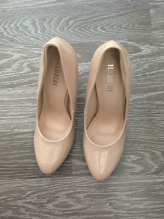 Pantofi lacuiti marimea 39, noi