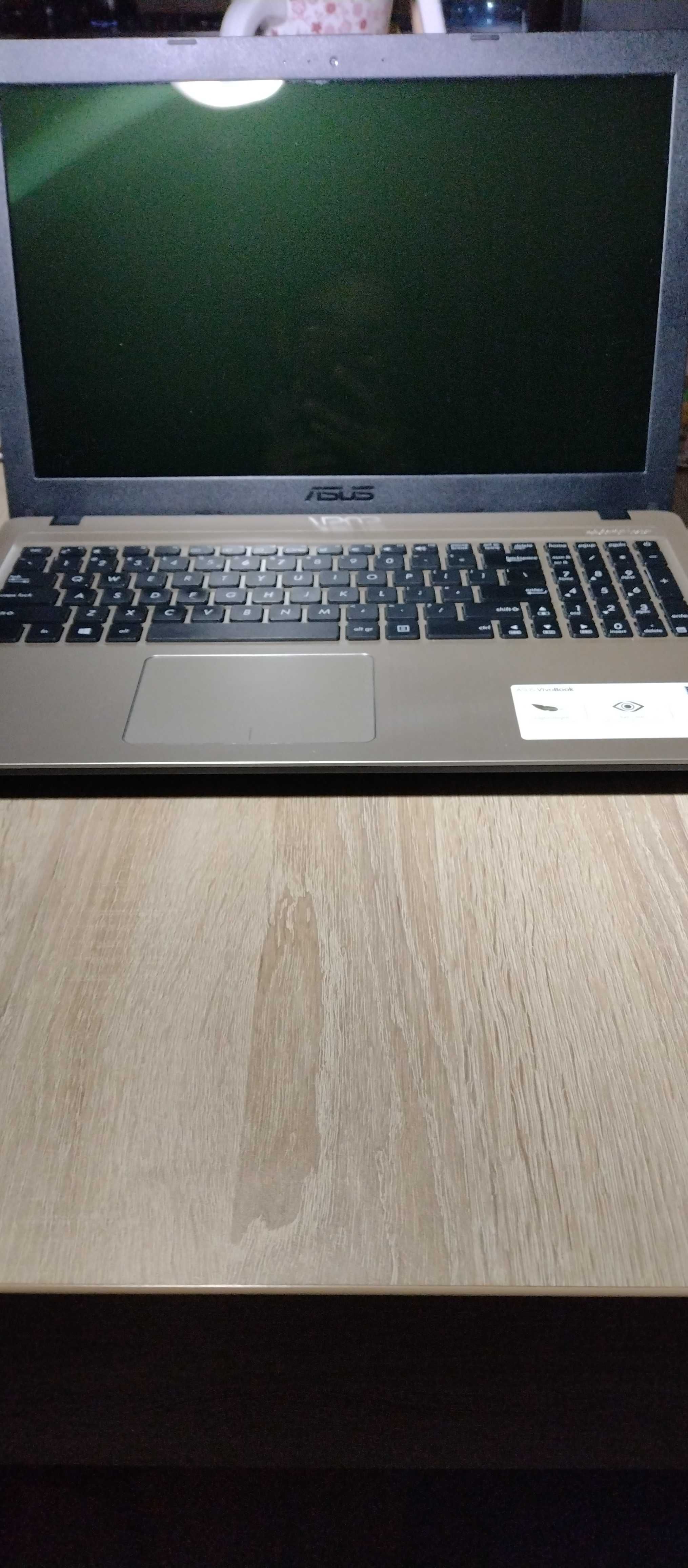 Vand Laptop Asus,model x540M cu 900lei