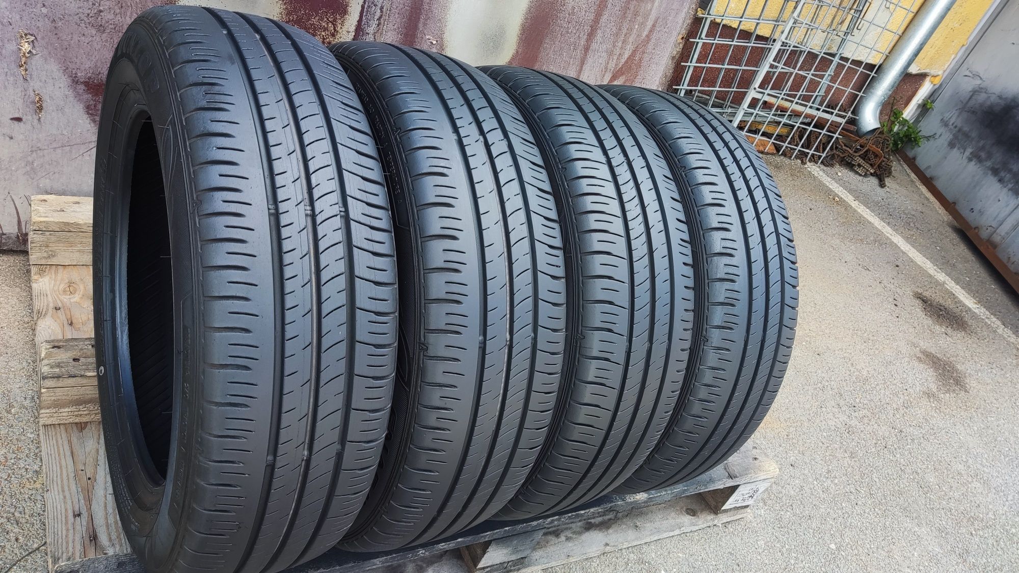 4бр. летни гуми 185/60/16 Dunlop Enasave EC300+
дот20
7мм
Много добро