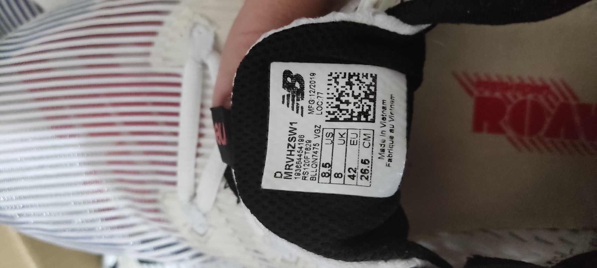 Продам кроссовки New balance оригинал 42 размер