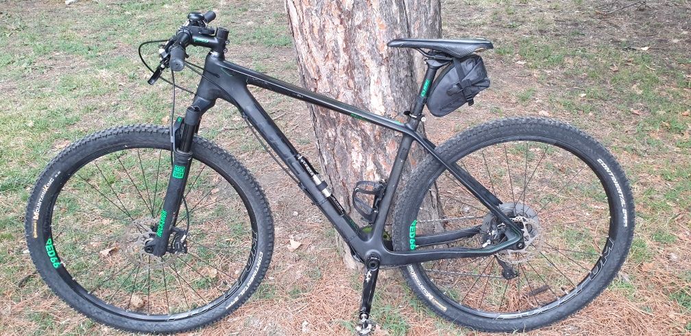 Bicicleta mtb Cube carbon cube attention