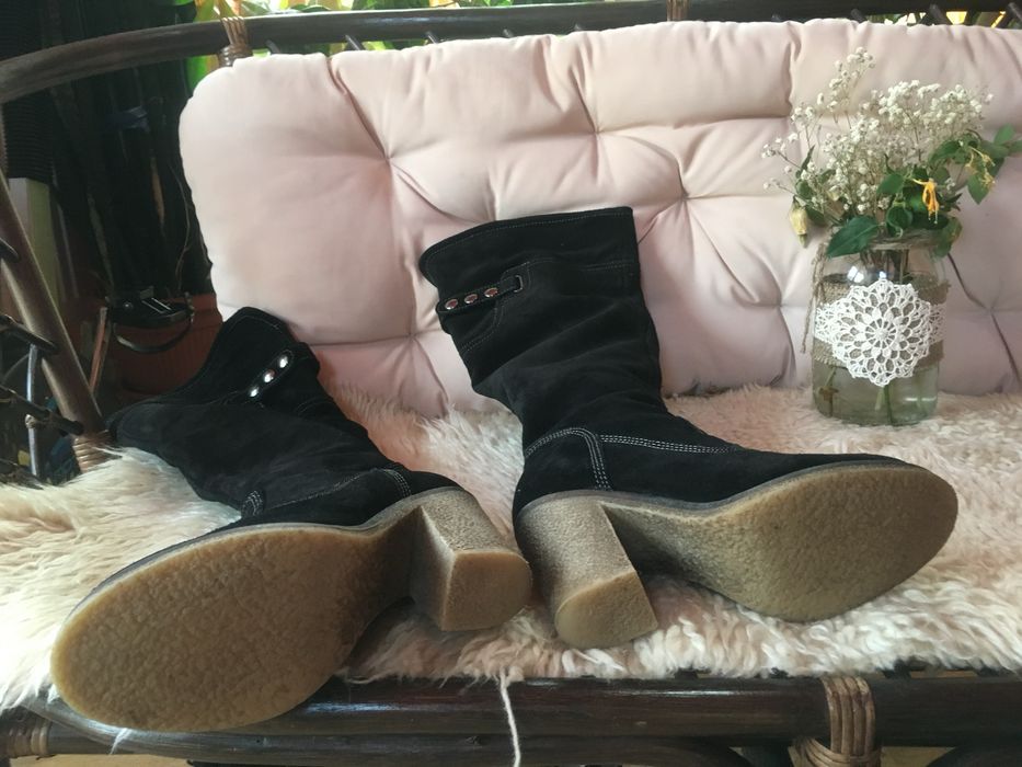 Cizme negre NOI piele intoarsa marimea 36