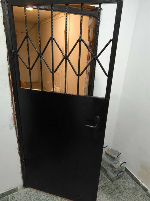 Метална врата 90х200 с каса, реставрирана