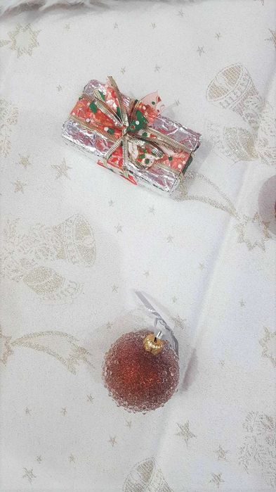 Покривка + елха + украса за Коледа