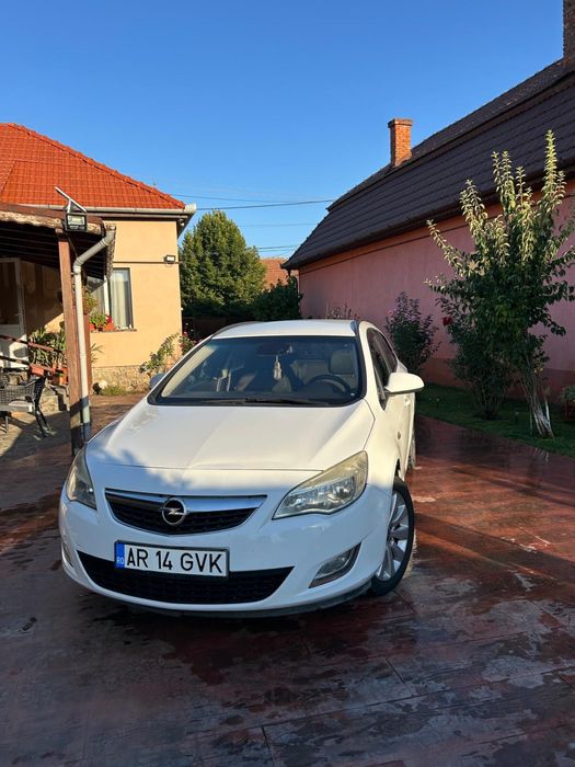 De vânzare Opel Astra J - 2011