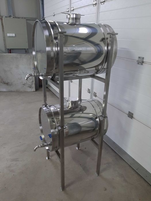 Butoaie din inox pentru vin