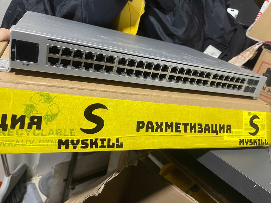 Коммутатор UBIQUITI, USW-48, 48x1000M, 4XSFP, Layer 2