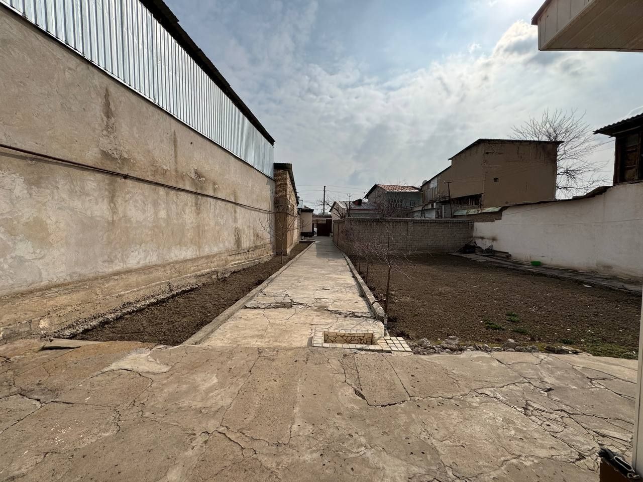 СРОЧНО 5.5 соток/100м² Ак Уй Махалля