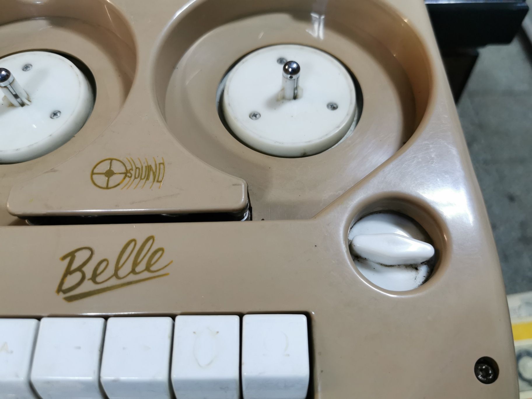 Лампов магнетофон Sound Belle