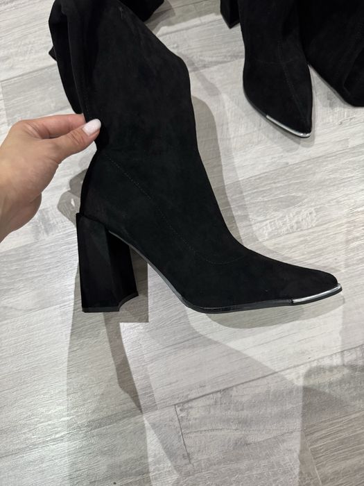 Велурени чизми на ток, ботуши