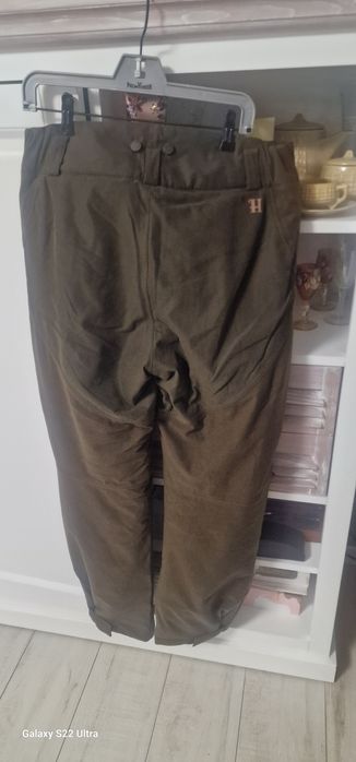 Pantaloni harkila