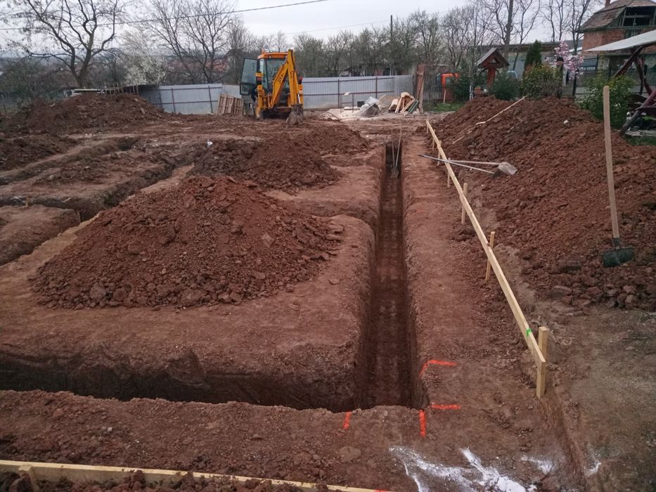 buldoexcavator de închiriat zona Marghita -Oradea