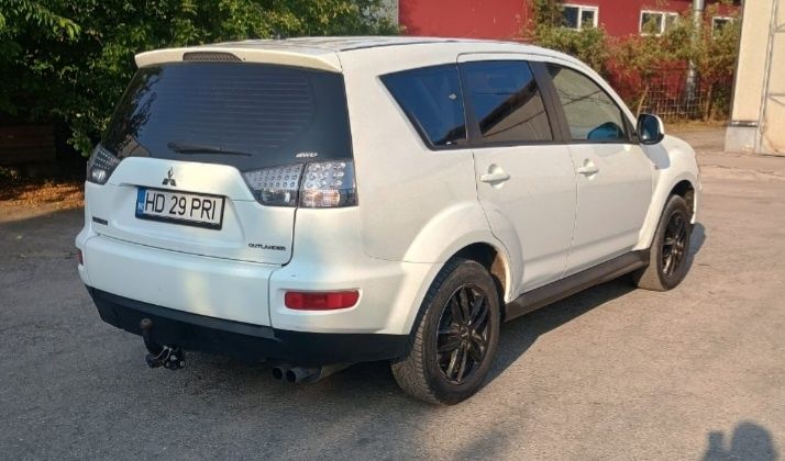 Vând  Mitsubishi Outlander 4x4  2013