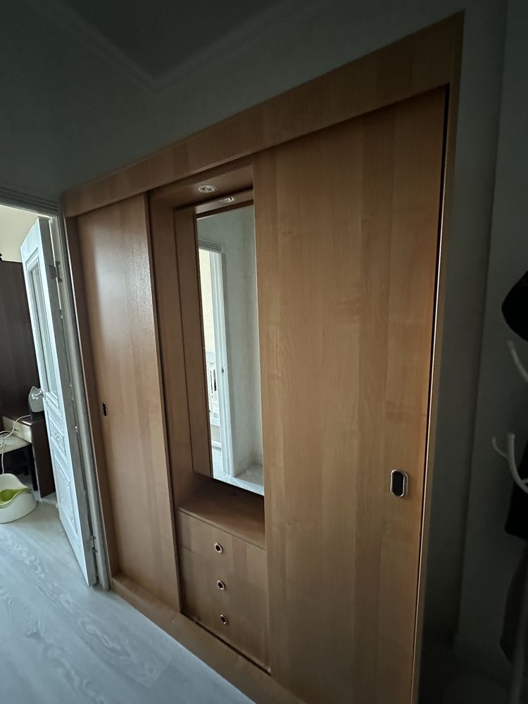 Продам шкаф в прихожию. В хорошем состоянии.