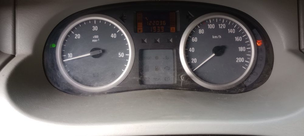 Opel Vivaro 2.0 CDTI, 122036km, 2008, model lung