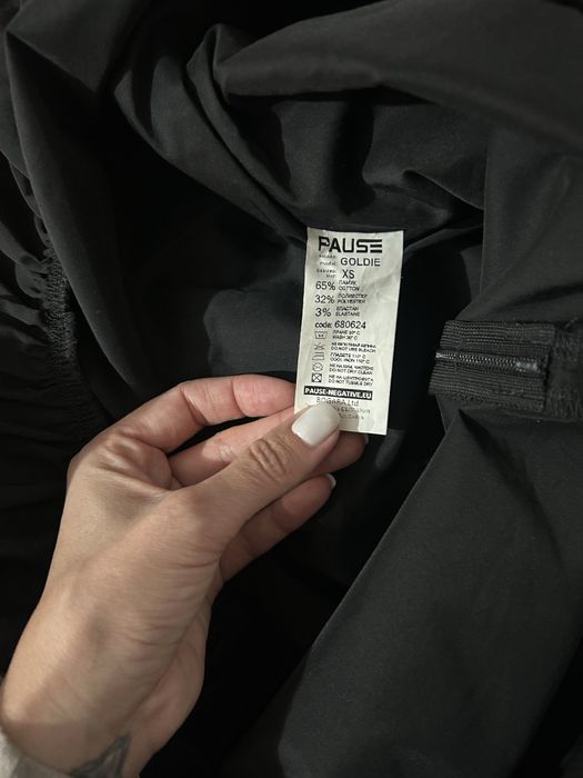 Малка черна рокля Pause