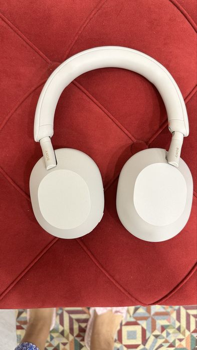 Наушники Sony WH-1000XM5 серебристый