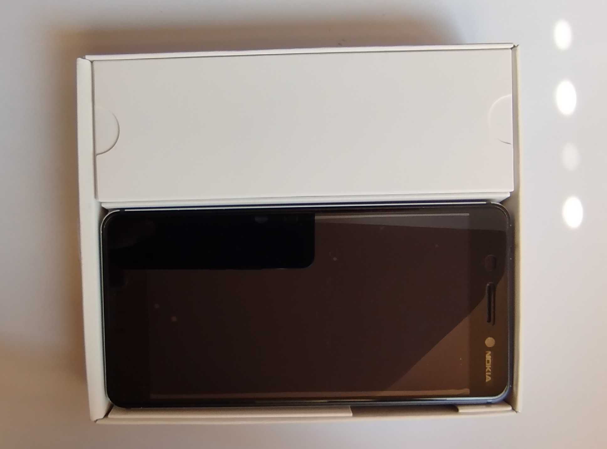 Nokia 6 в комплект със зарядно и слушалки