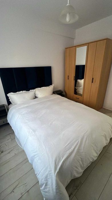 Închiriez apartament 3 camere + 1 loc pt. parcare exterioară
