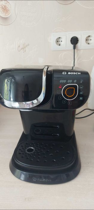 Vand aparat de cafea Bosch și Storcător fructe