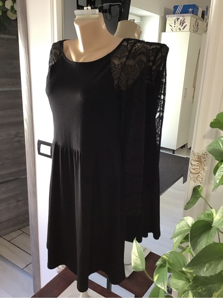 Rochie dama M impecabila cu dantela..elastica