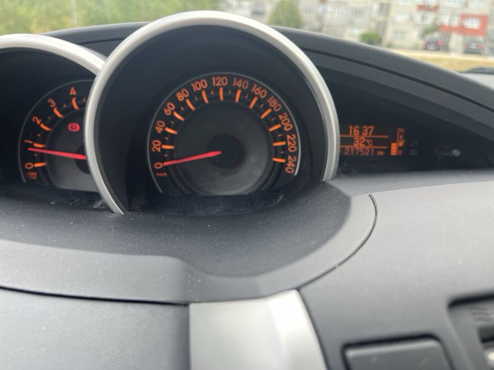 Toyota Corolla Verso 2011 г. - 126 к.с.