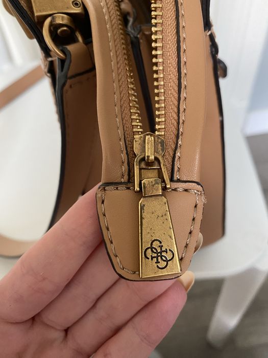 Дамска чанта - Guess