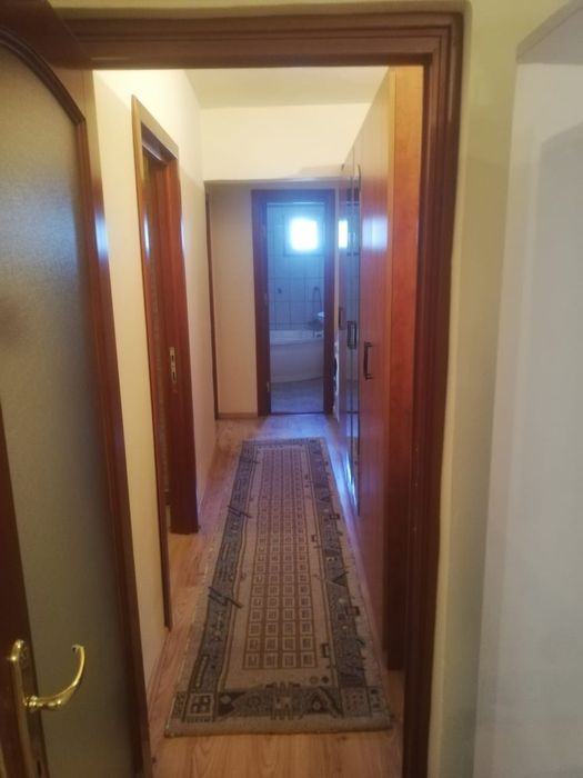 Închiriez apartament 3 camere