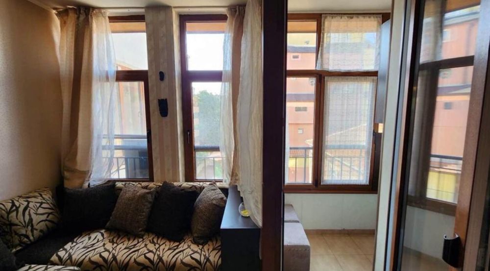 Дава се под наем Двустаен апартамент в Бургас, Лазур - 75 кв.м за 484.5 € - Снимка #2