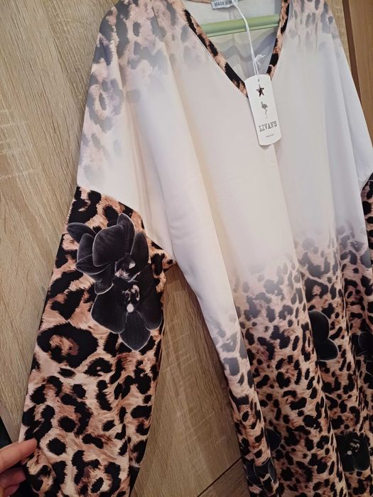 Дамска рокля с черни орхидеи