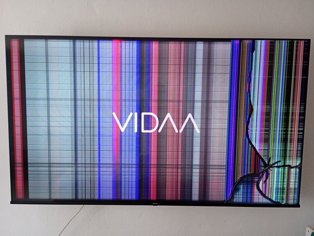 Vând tv 190 cm ,ecran spart ,tv are 1 an