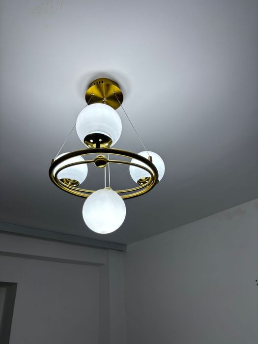 Продаю люстру срочно