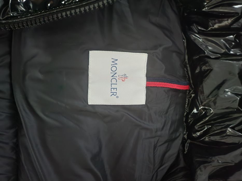 Vand geaca Moncler dama noua nu se confunda cu cele chinezesti!