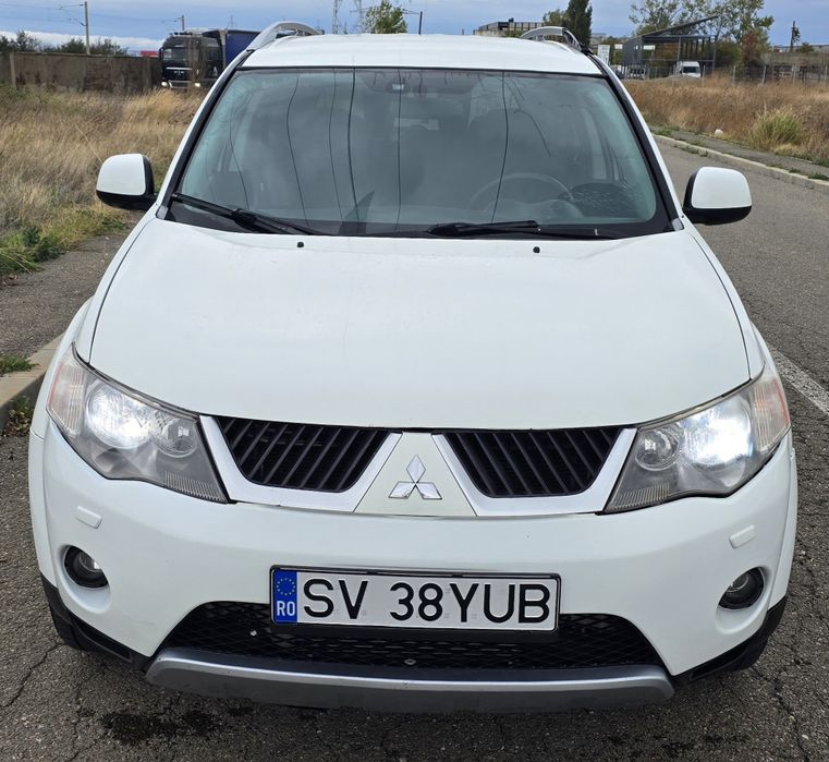 Mitsubishi Outlander 2,0d 6trepte 4x4 Alcantara Key les Go Xenon Pilot