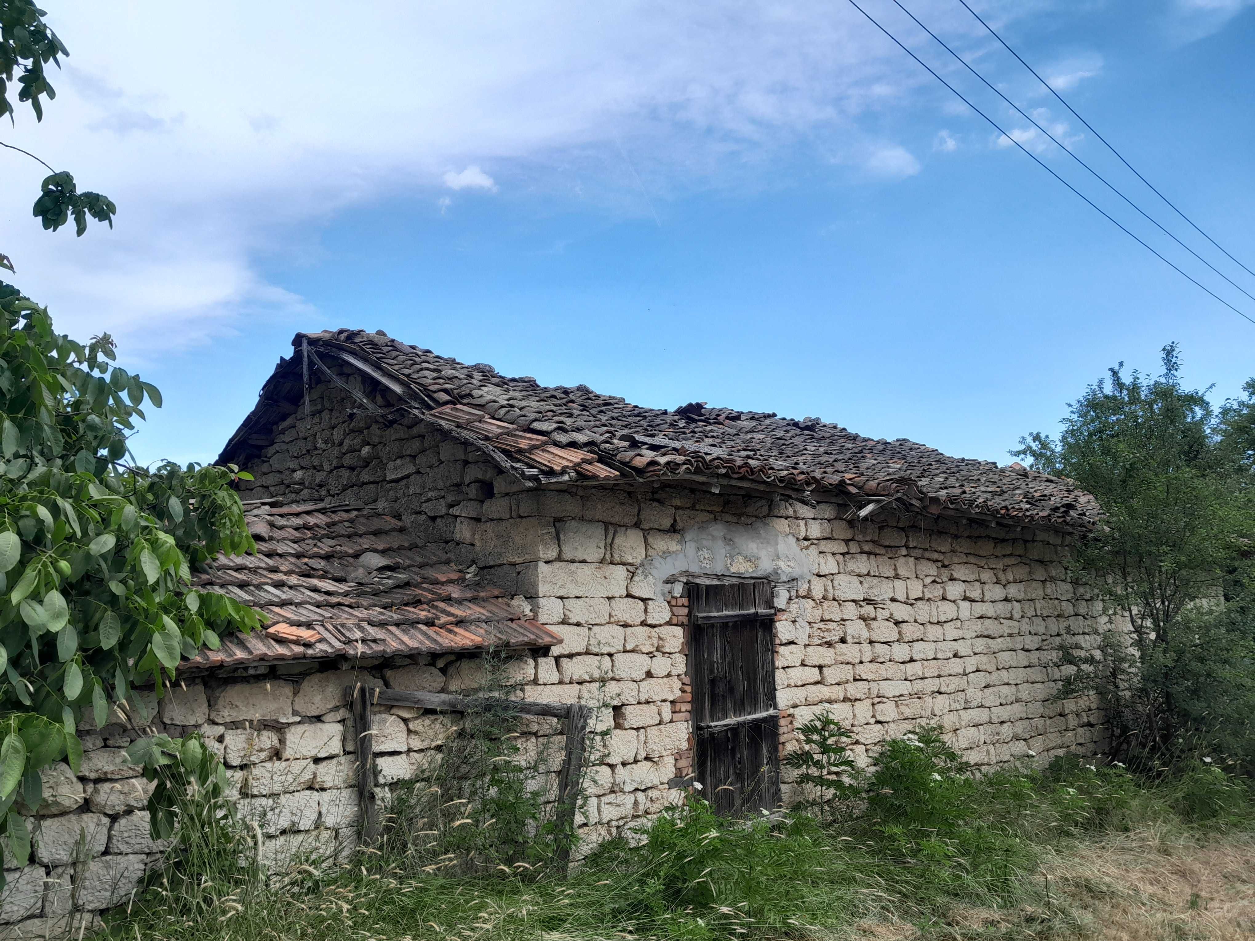 Собственик продава Двуетажна къща в с. Засмяно обл. Варна.