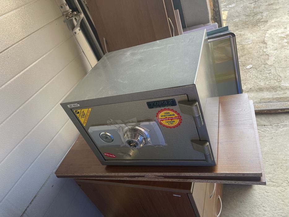 Продам сейф офисный