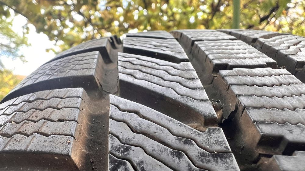 Гуми 235/65 R 17 H XL Continental DOT 3024